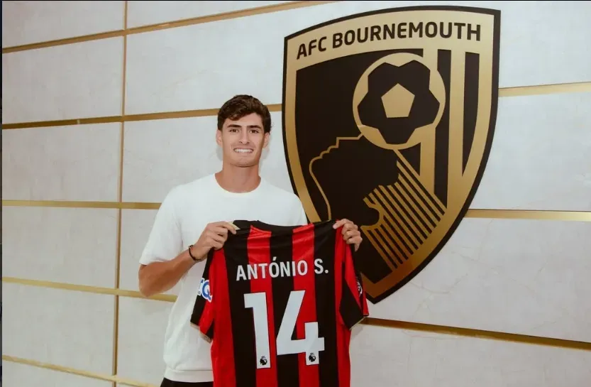 Bournemouth dá presente a António Silva